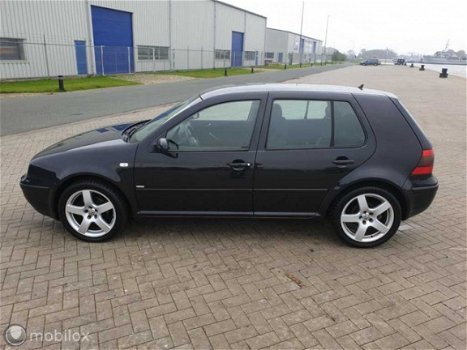 Volkswagen Golf - 1.6-16V FSI Sportline - 1