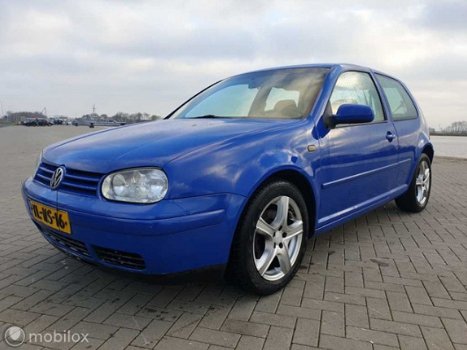 Volkswagen Golf - 1.8-5V Highline - 1