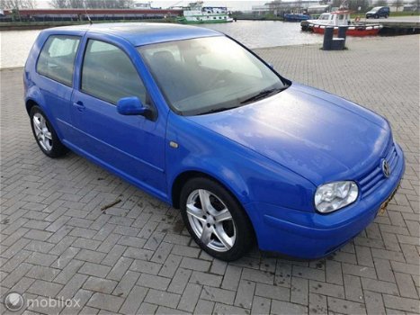 Volkswagen Golf - 1.8-5V Highline - 1