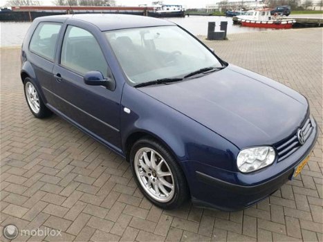 Volkswagen Golf - 1.6 Comfortline - 1