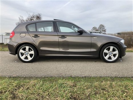 BMW 1-serie - 118i High Executive LEDER | XENON | NAVI | SCHUIFDAK | PDC | - 1