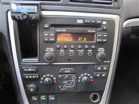 Volvo V70 - 2.4D Summum Trekhaak xenon navi - 1