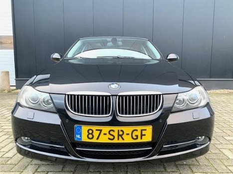 BMW 3-serie - 330i ORGNL/AUT/LEER/NAVI/NAP/ZR MOOI - 1