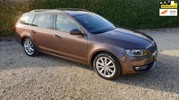 Skoda Octavia Combi - 1.6 TDI Greenline Businessline Navi/Trekhaak - 1