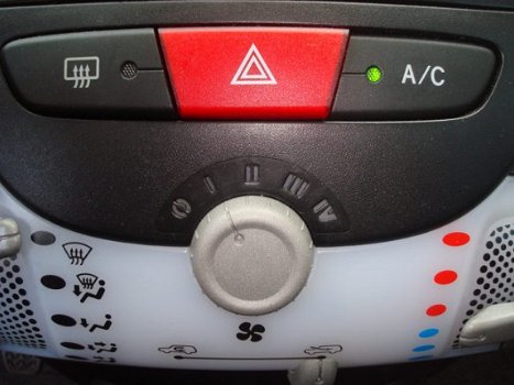 Toyota Aygo - 1.0 VVT-i BLIKVANGER AIRCO - 1