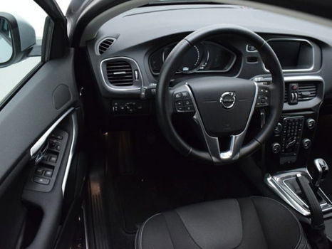 Volvo V40 - 2.0 T2 122PK Nordic+ (Nieuwstaat ) - 1