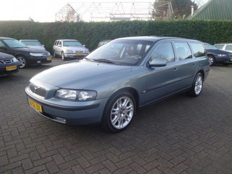 Volvo V70 - 2.4 T Luxury Line Leer Youngtimer incl. garantie, beurt+d.riem en APK - 1