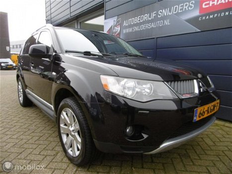 Mitsubishi Outlander - 2.4 Instyle 4WD - 1