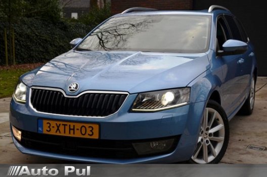 Skoda Octavia Combi - 1.4 TSI Greentech Elegance Businessline Automaat/Xenon/Pdc/Ecc/Navi/Panoramada - 1