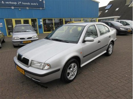 Skoda Octavia - 1.6 Ambiente - 1