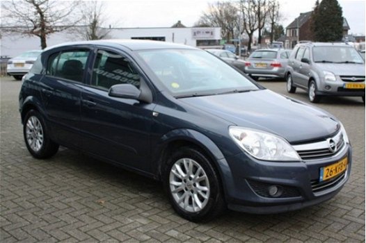 Opel Astra - 1.6 EDITION NAVIGATIE RIJKLAAR INCL 6 MND BOVAG - 1