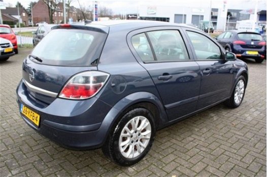 Opel Astra - 1.6 EDITION NAVIGATIE RIJKLAAR INCL 6 MND BOVAG - 1