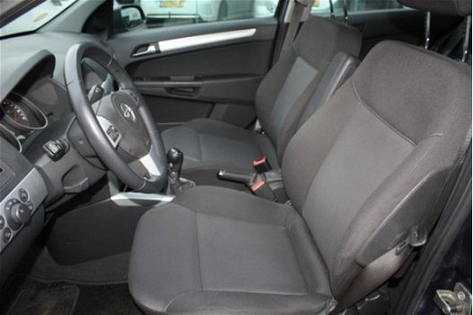 Opel Astra - 1.6 EDITION NAVIGATIE RIJKLAAR INCL 6 MND BOVAG - 1