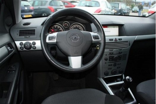 Opel Astra - 1.6 EDITION NAVIGATIE RIJKLAAR INCL 6 MND BOVAG - 1