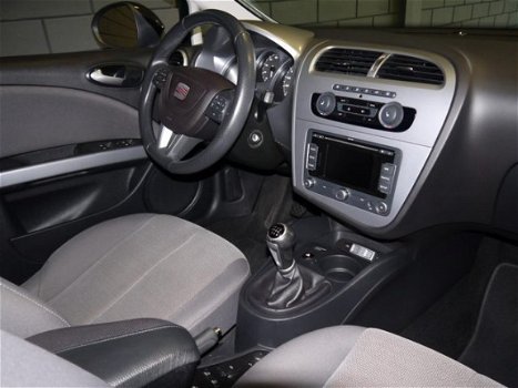 Seat Leon - 1.8 TFSI 160PK Businessline High | NAVIGATIE | CRUISE CONTROL | - 1