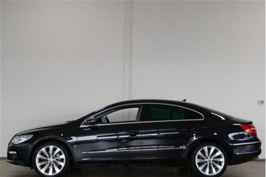 Volkswagen Passat CC - BWJ 2009 2.0 TDI 4p. AUTOMAAT 140 PK BI-XENON / LEER / PANORAMADAK / NAVIGATI - 1