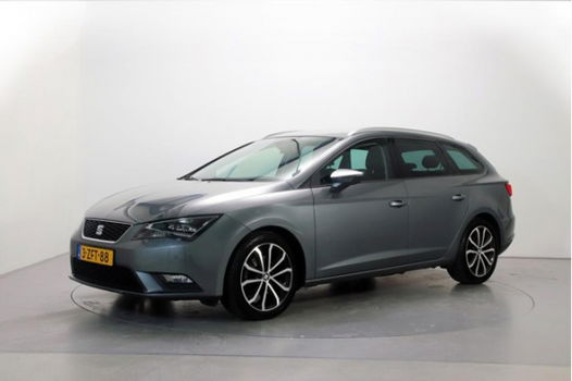 Seat Leon ST - 1.6 TDI Ecomotive Lease Sport Xenon-Led Leder/Alcantara Navigatie Parkeersensoren - 1