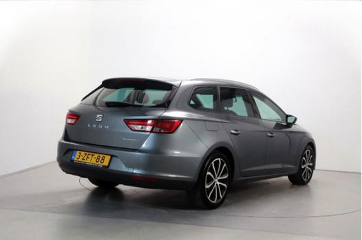 Seat Leon ST - 1.6 TDI Ecomotive Lease Sport Xenon-Led Leder/Alcantara Navigatie Parkeersensoren - 1