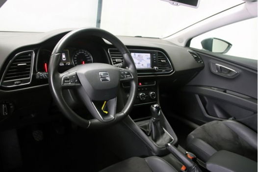 Seat Leon ST - 1.6 TDI Ecomotive Lease Sport Xenon-Led Leder/Alcantara Navigatie Parkeersensoren - 1