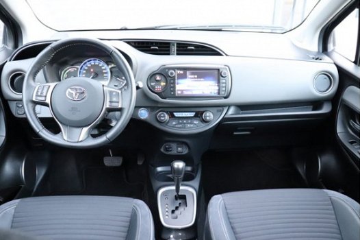 Toyota Yaris - 1.5 Hybrid Dynamic Special Rijklaarprijs Navigatie-Airco-Lichtmetalen velgen - 1