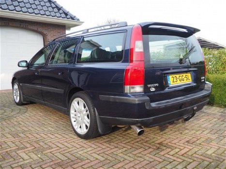 Volvo V70 - 2.4 T Comfort Line 200 PK | Schuifdak | ECC | Cruise | Trekhaak | - 1