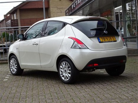 Lancia Y(psilon) - Ypsilon 1.2 8V Gold Eco Chic LPG-G3 Airco Motorstoring - 1