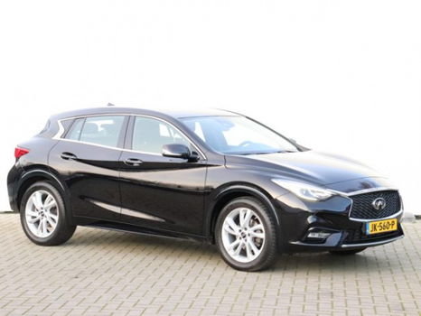 Infiniti Q30 - 1.6t Premium 120PK / NAVI - 1