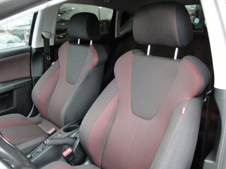 Seat Leon - 1.6 Stylance 5-Deurs | Clima | Cruise | APK tot 11-2020 | Sportwielen | Trekhaak - 1