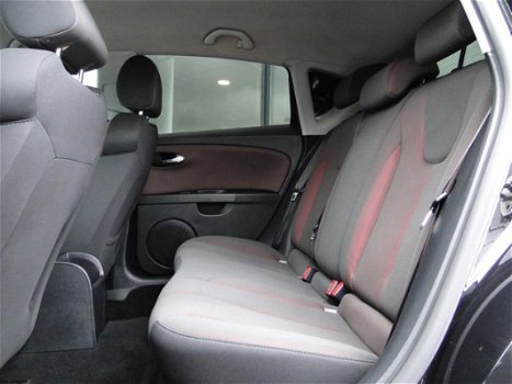 Seat Leon - 1.6 Stylance 5-Deurs | Clima | Cruise | APK tot 11-2020 | Sportwielen | Trekhaak - 1
