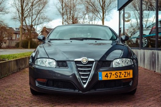 Alfa Romeo GT - 2.0 JTS Distinctive Selespeed SEMI-AUTOMAAT/ LEDER/ NAVIGATIE/ ECC/ CV/ LMV/ 1E EIGE - 1