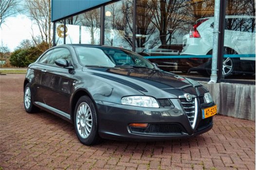 Alfa Romeo GT - 2.0 JTS Distinctive Selespeed SEMI-AUTOMAAT/ LEDER/ NAVIGATIE/ ECC/ CV/ LMV/ 1E EIGE - 1