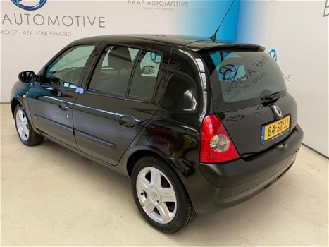 Renault Clio - 1.2-16V Community 04-2006 141027 km 2750 eu - 1