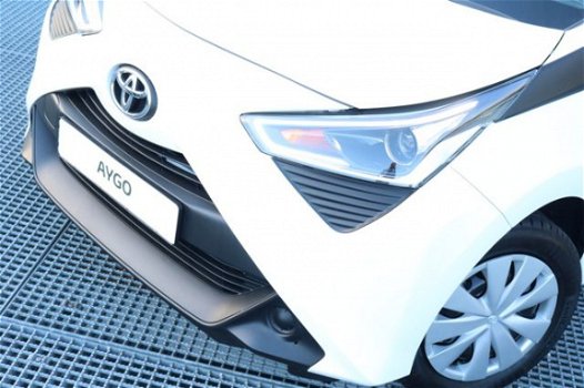 Toyota Aygo - 1.0 VVT-i x-fun - Airco - Nieuw uit voorraad - 5 jaar garantie en 5 jaar onderhoud - 1
