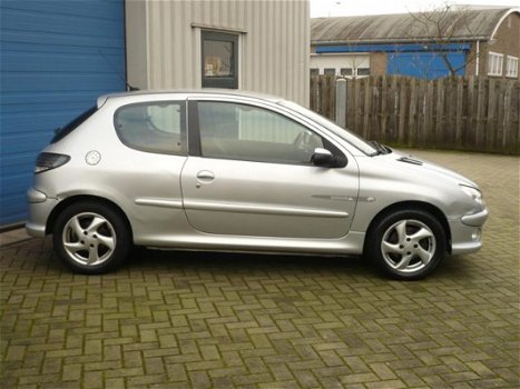 Peugeot 206 - 1.4-16V Quiksilver NIEUWE APK 10-01-2021 - 1