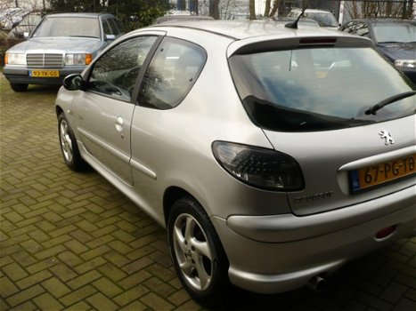 Peugeot 206 - 1.4-16V Quiksilver NIEUWE APK 10-01-2021 - 1