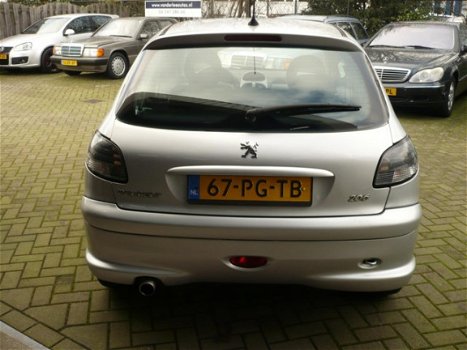 Peugeot 206 - 1.4-16V Quiksilver NIEUWE APK 10-01-2021 - 1