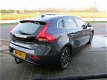 Volvo V40 - 2.0 D2 120Pk Momentum Pan dak Climat Navi LMV PDC v+a+d Leder Voorrruitverw Trh - 1 - Thumbnail