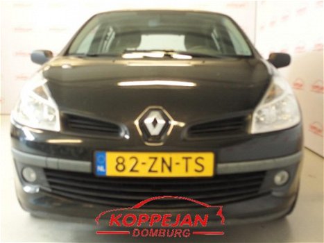 Renault Clio - 1.2-16V Special Line - 1