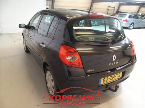 Renault Clio - 1.2-16V Special Line - 1