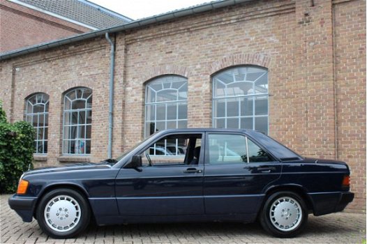 Mercedes-Benz 190-serie - 2.6 E Automaat 6 cilinder, Slechts 66.121 km, Youngtimer, Airco - 1