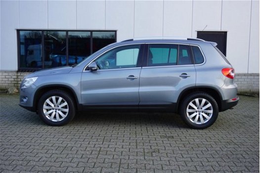 Volkswagen Tiguan - 2.0TDI 140PK SPORT EN STYLE NAV ECC TREKHAAK - 1