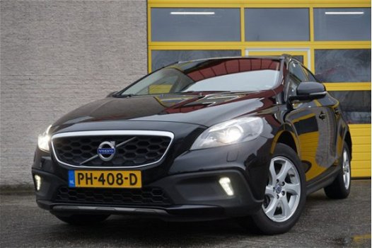 Volvo V40 Cross Country - 2.0 D3 Summum BJ2014 LED V+A | LMV16