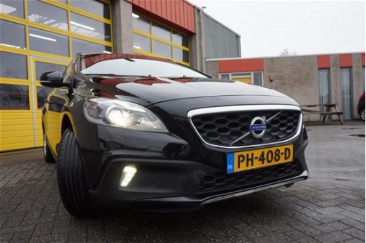 Volvo V40 Cross Country - 2.0 D3 Summum BJ2014 LED V+A | LMV16