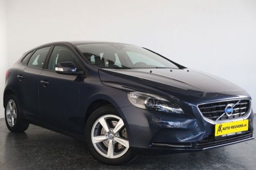 Volvo V40 - 2.0 T2 Xenon / Navigatie / LMV - 1