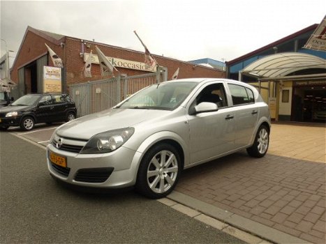 Opel Astra - 1.6 Essentia, , 5, deurs, climate, controle - 1