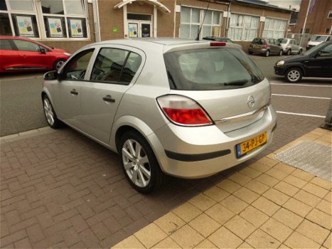 Opel Astra - 1.6 Essentia, , 5, deurs, climate, controle - 1