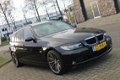 BMW 3-serie Touring - 320i Black Edition Huurkoop Inruil Service Garantie Apk - 1 - Thumbnail