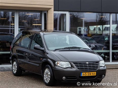 Chrysler Voyager - 2.4i 16V SE-Luxe 7-persoons / 2 Schuifdeuren - 1