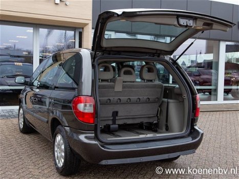 Chrysler Voyager - 2.4i 16V SE-Luxe 7-persoons / 2 Schuifdeuren - 1