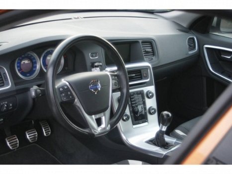 Volvo S60 - 1.6 Drive R-Design Nav/Xenon/ECC/Dealer ond - 1